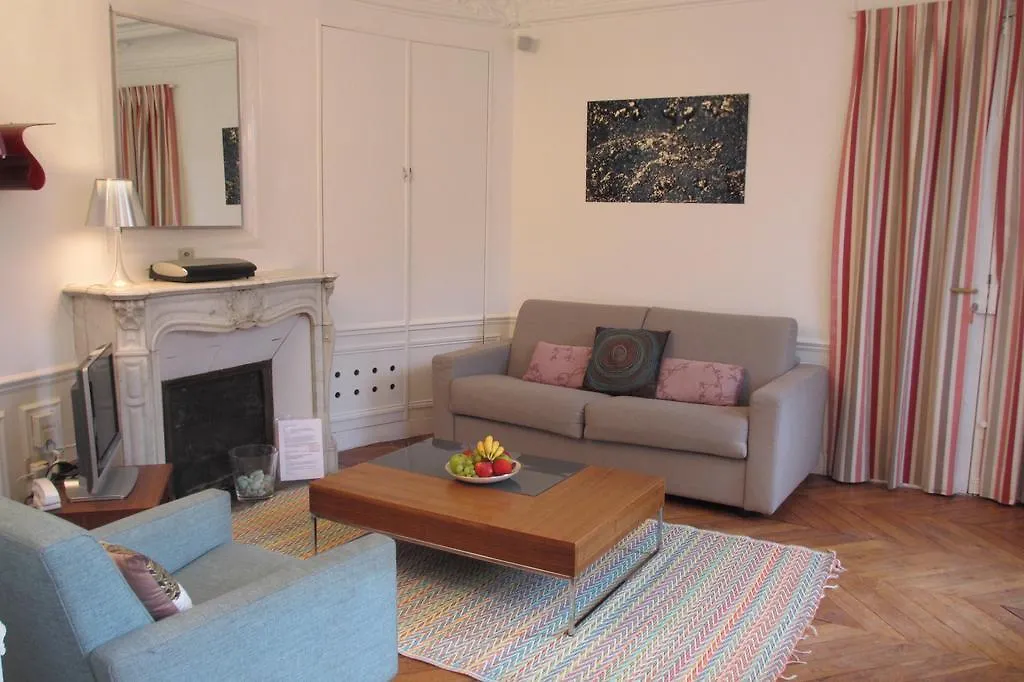 Pont Neuf Apartment *