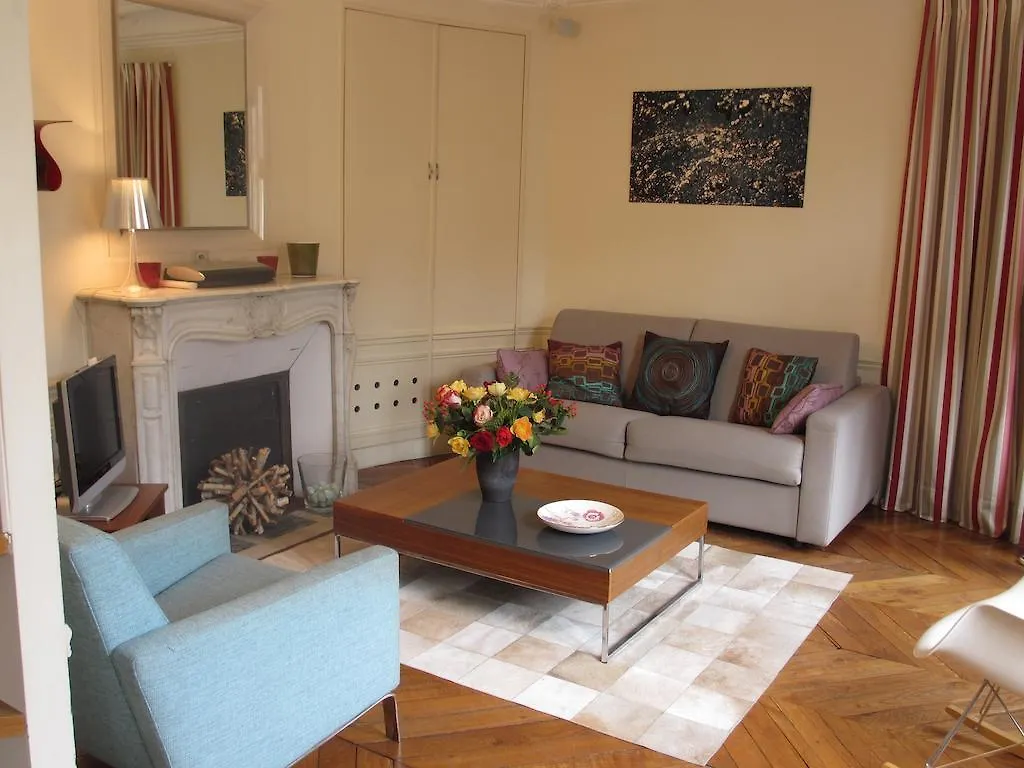 Pont Neuf Apartment *