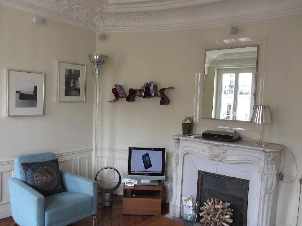Apartment Pont Neuf Paris